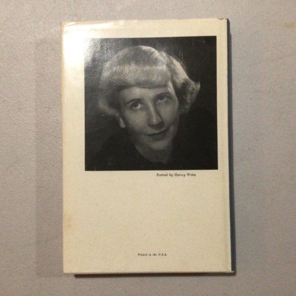 The Moment of the Rose by Lucy Kennedy Vintage Hardcover Book - Picture 5 of 6